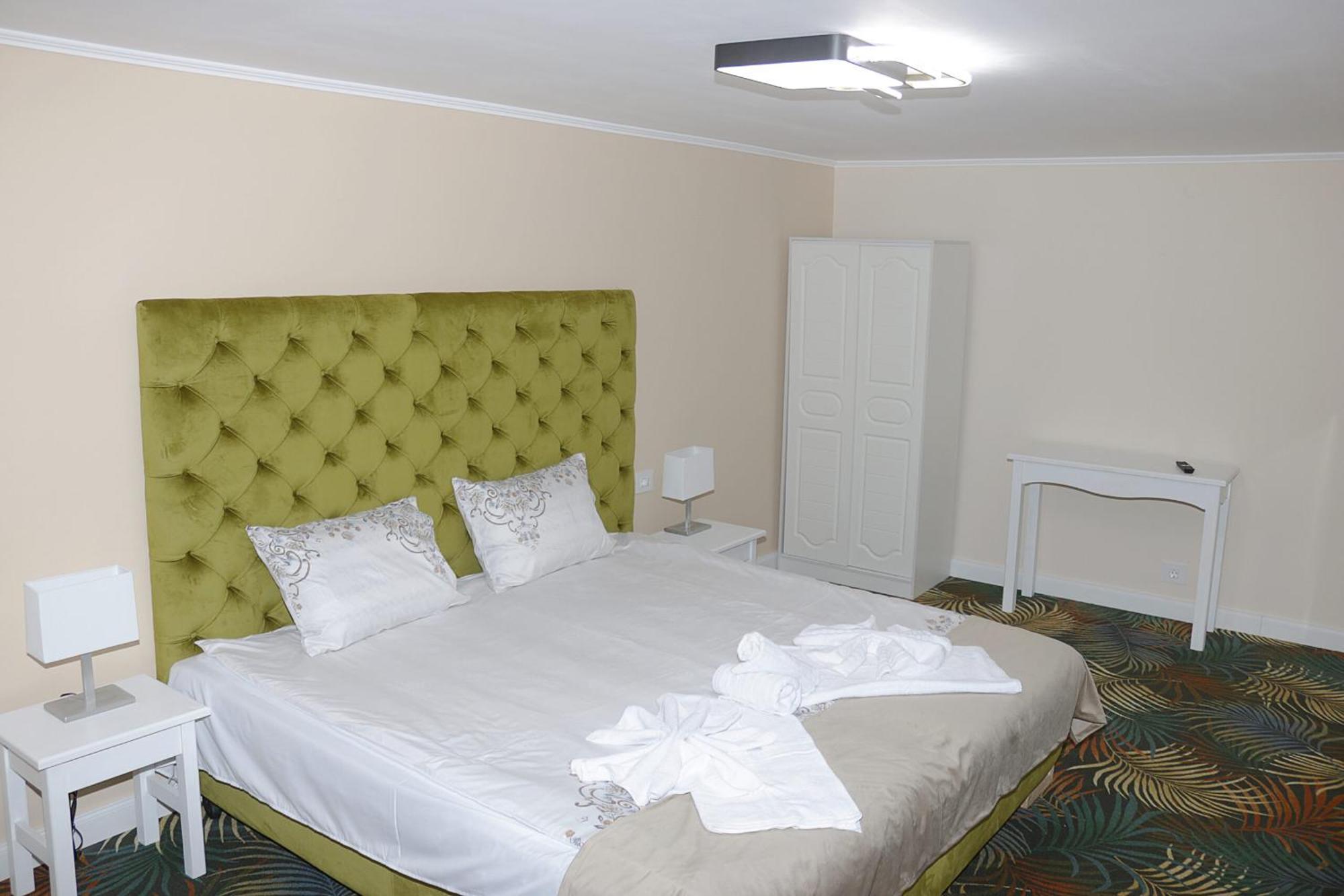 Hotel Pensiunea Pink House Runcu à Runcu  Extérieur photo