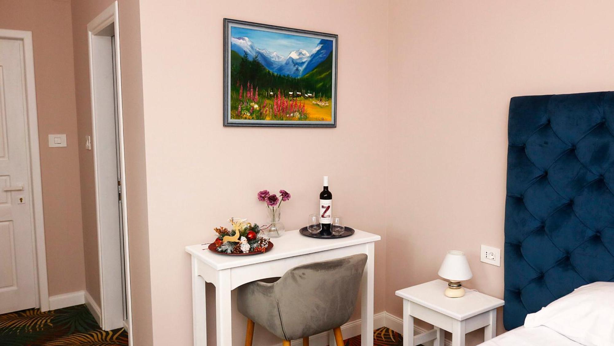 Hotel Pensiunea Pink House Runcu à Runcu  Extérieur photo