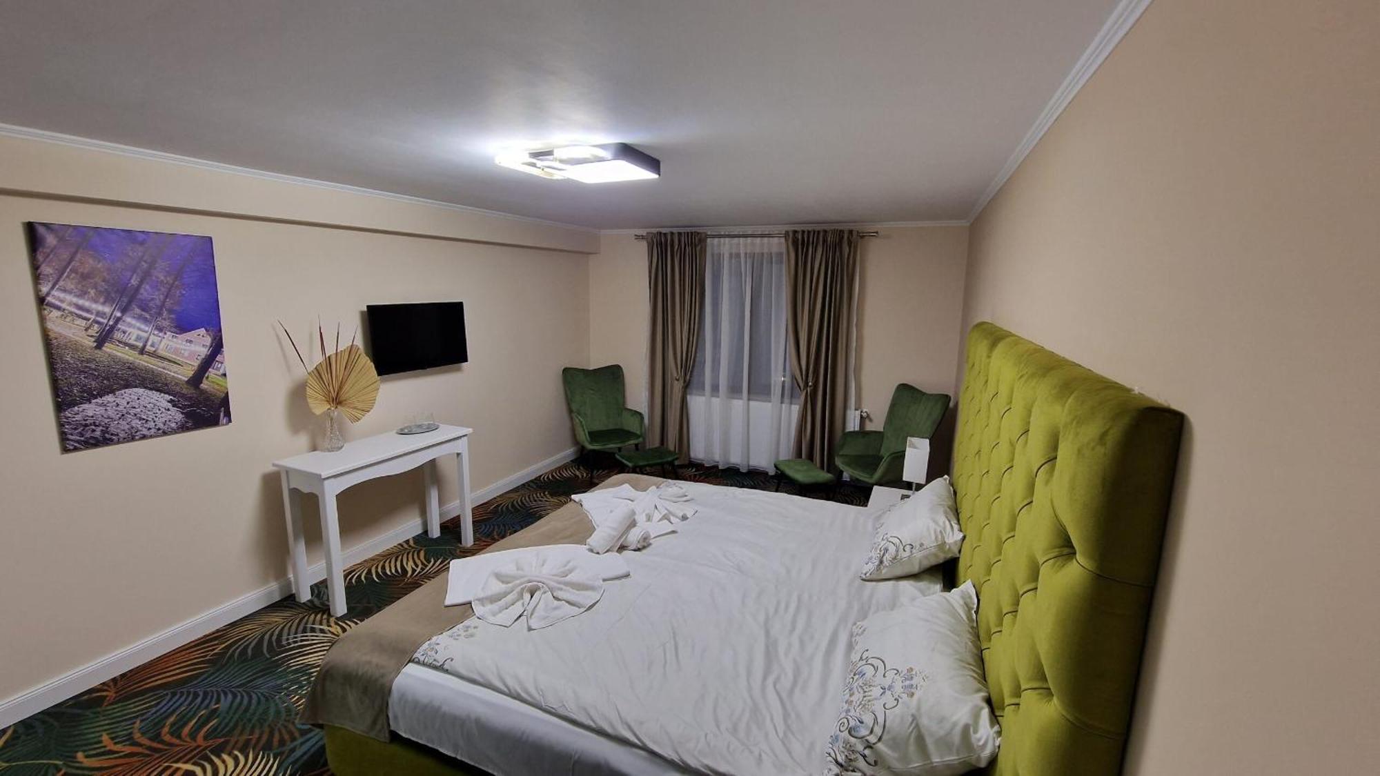 Hotel Pensiunea Pink House Runcu à Runcu  Extérieur photo