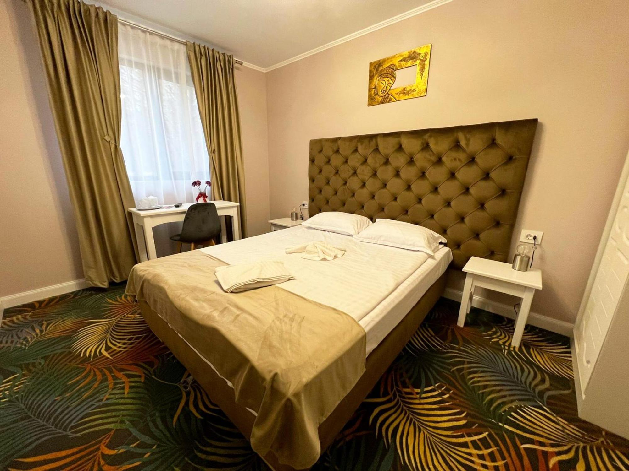 Hotel Pensiunea Pink House Runcu à Runcu  Extérieur photo